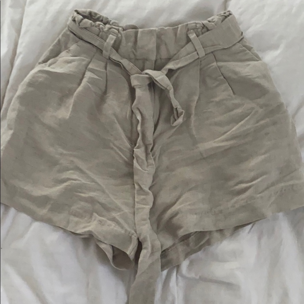 H&M beige high waisted shorts